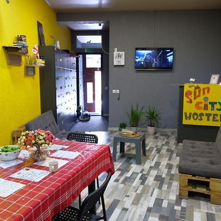 Suncity Hostel Batoemi Buitenkant foto