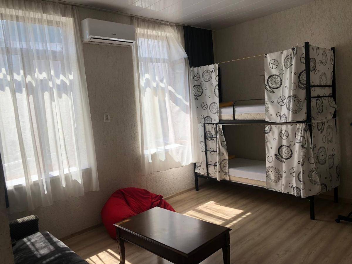 Suncity Hostel Batoemi Buitenkant foto