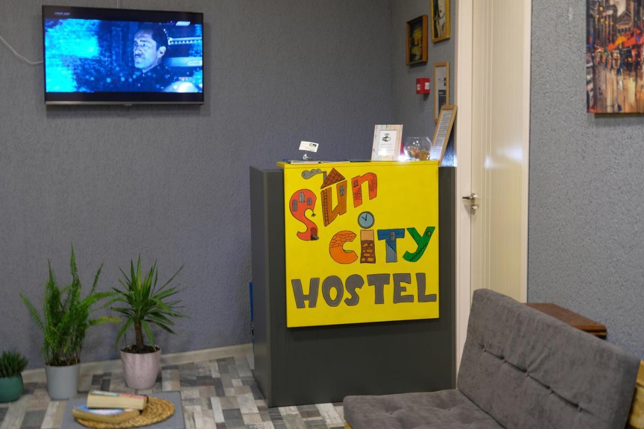 Suncity Hostel Batoemi Buitenkant foto