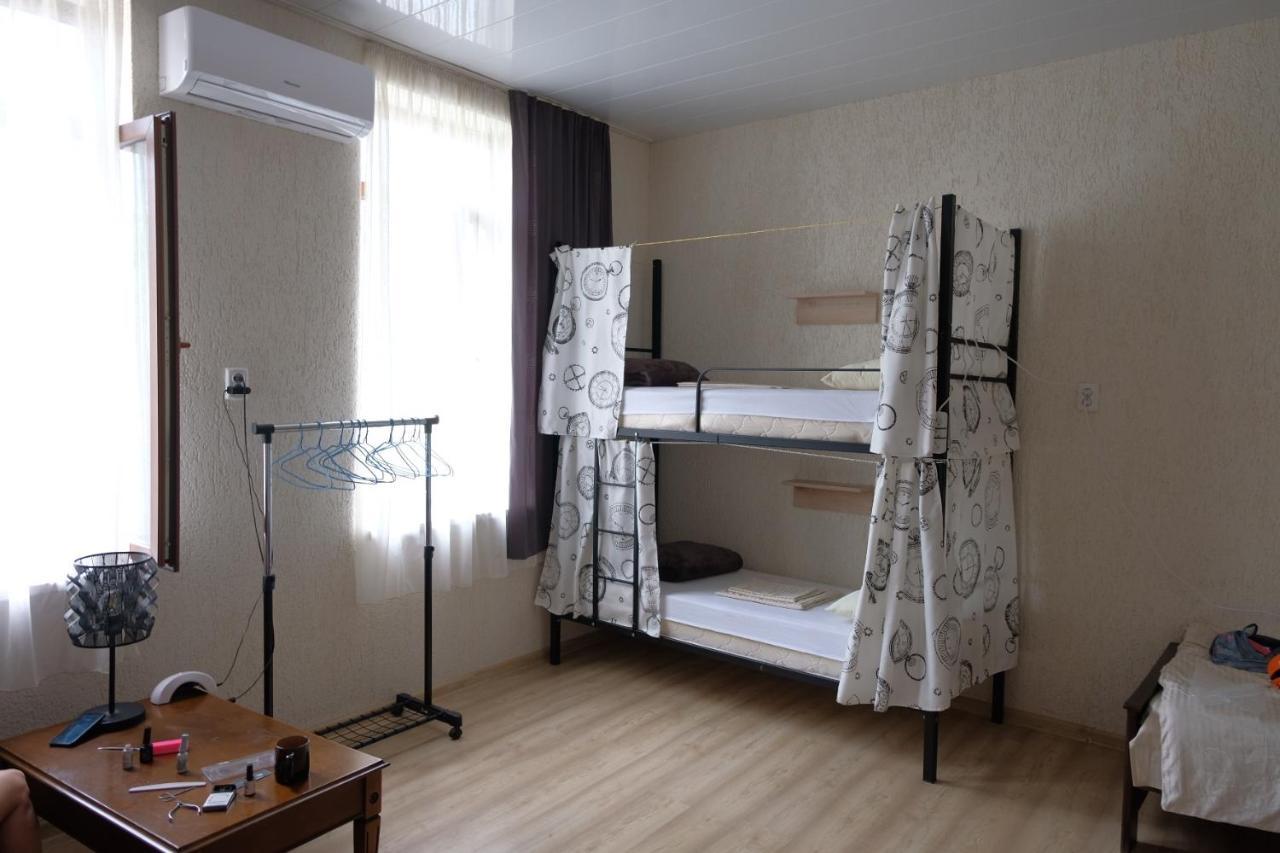 Suncity Hostel Batoemi Buitenkant foto