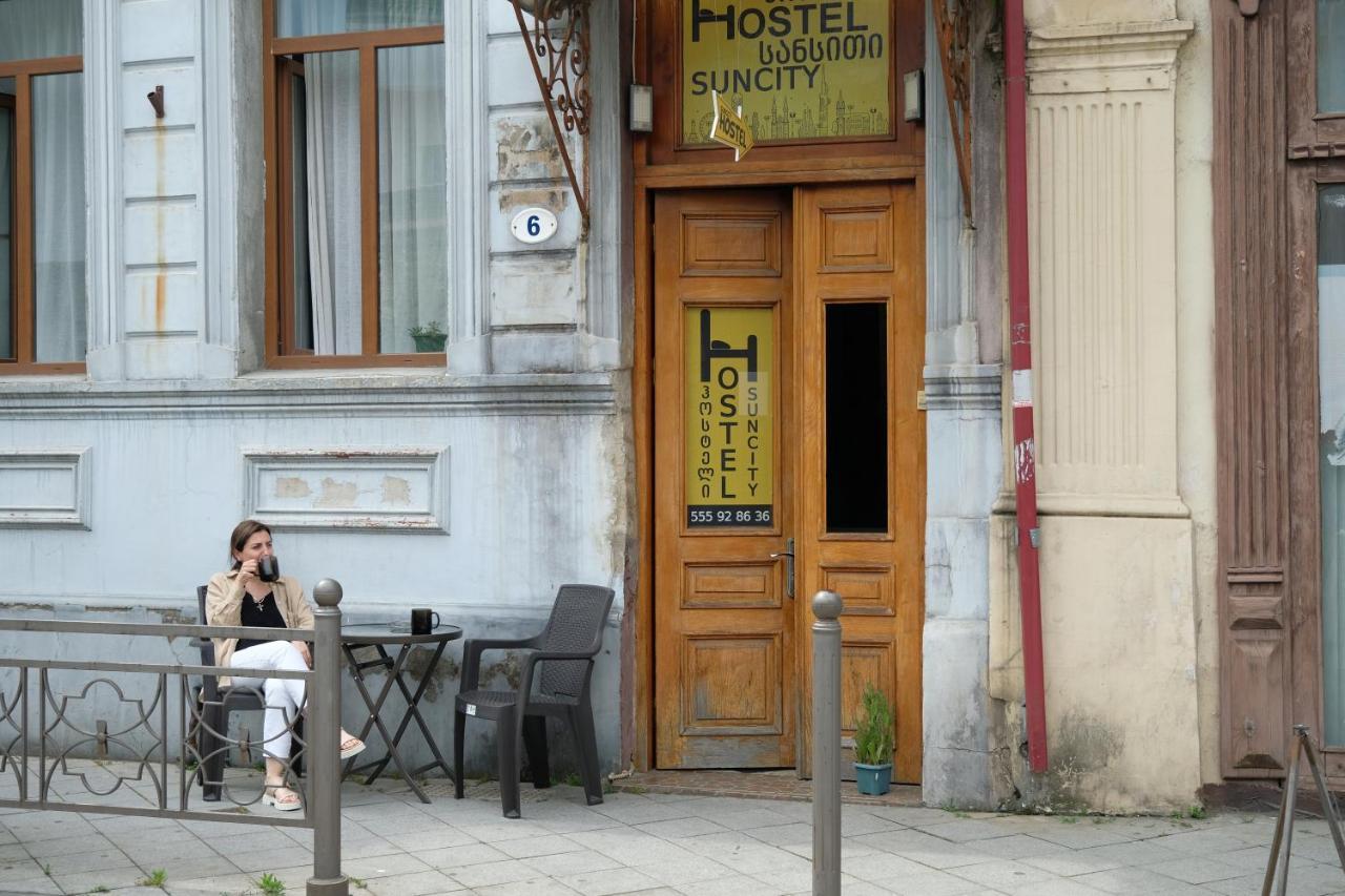 Suncity Hostel Batoemi Buitenkant foto