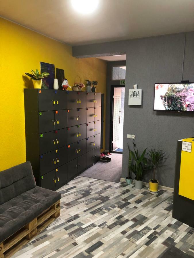 Suncity Hostel Batoemi Buitenkant foto